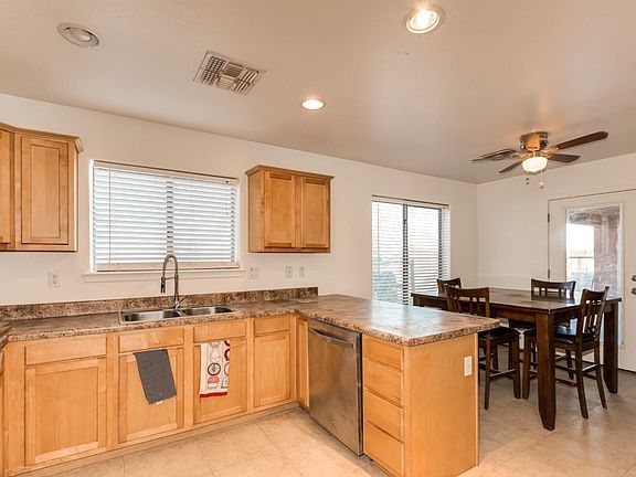 4th image of 504 N 347th Ln