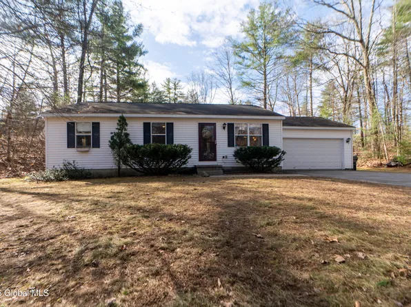 18 Castlewood Drive, Saratoga Springs, NY 12866