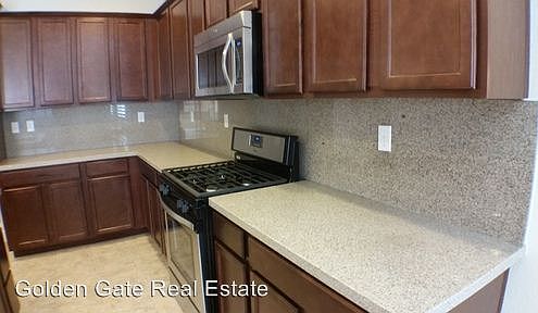 4th image of 496 Sawyer Dr