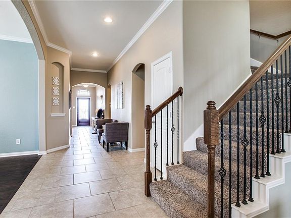4th image of 1124 Pennybaker Ln