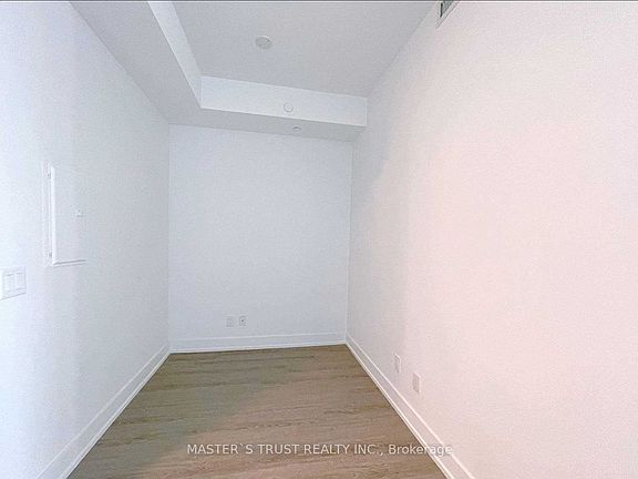 4th image of 7 Grenville St #3109