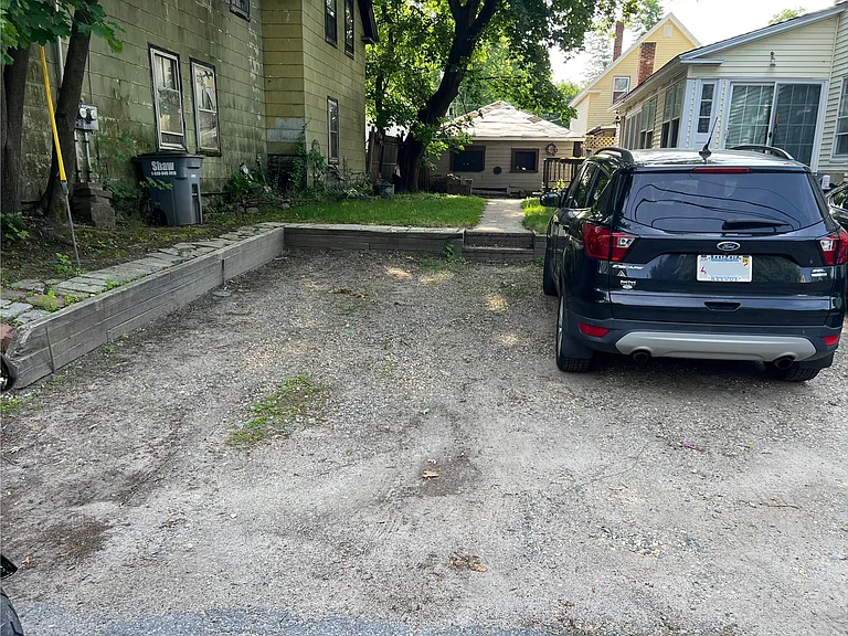 8 Crescent St — Photo 8