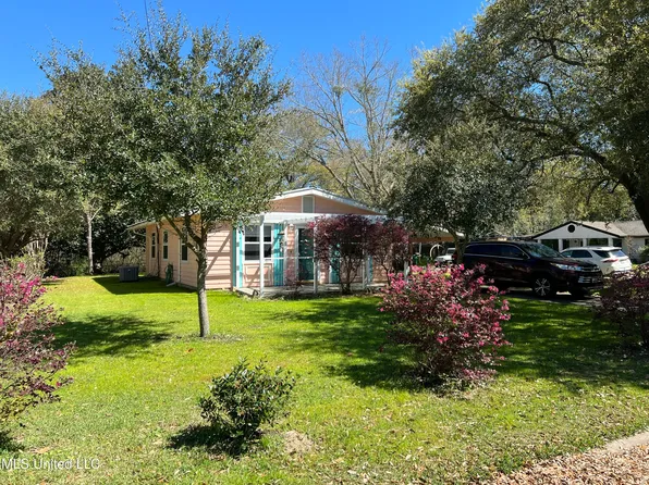 2 Fleetwood Pl, Ocean Springs, MS 39564