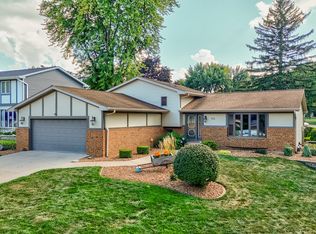 931 Knottingham Dr, Ottawa, IL 61350