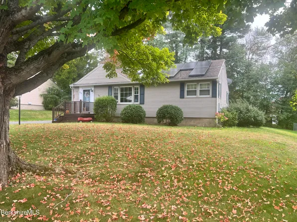 28 Hopewell Dr, Pittsfield, MA 01201