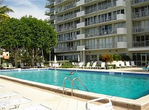 4th image of 140 Seaview Ct #701