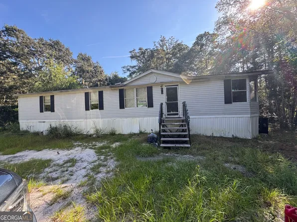 121 Pelican Cir, Woodbine, GA 31569