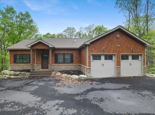 805 Visalia Ct, Lords Valley, PA 18428