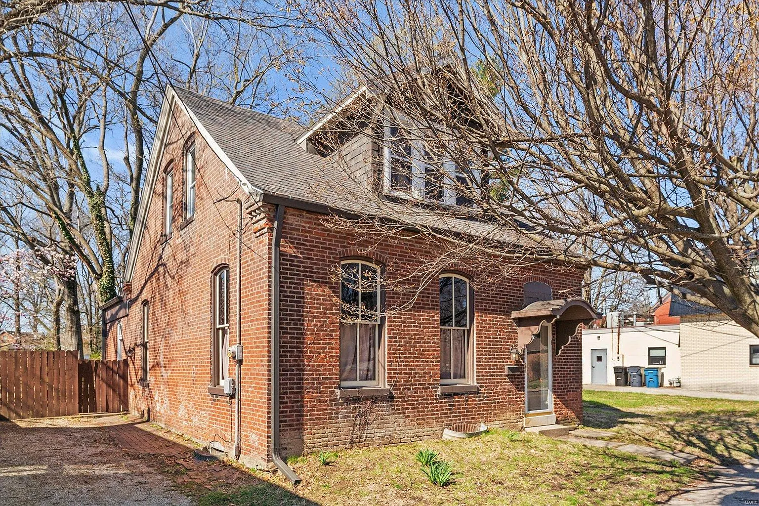 311 Mascoutah Ave photo 1