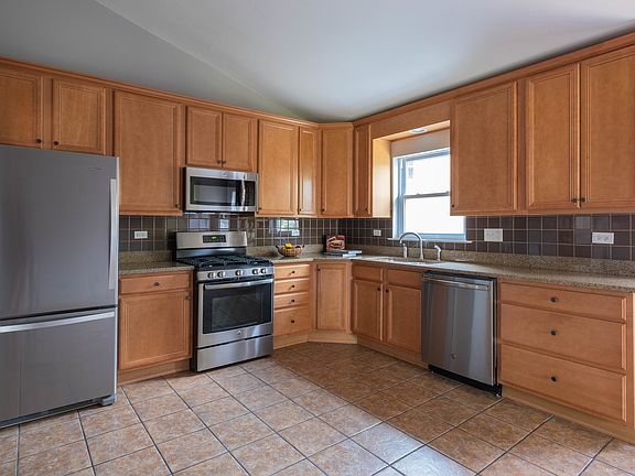 2nd image of 526 Leamington Ave