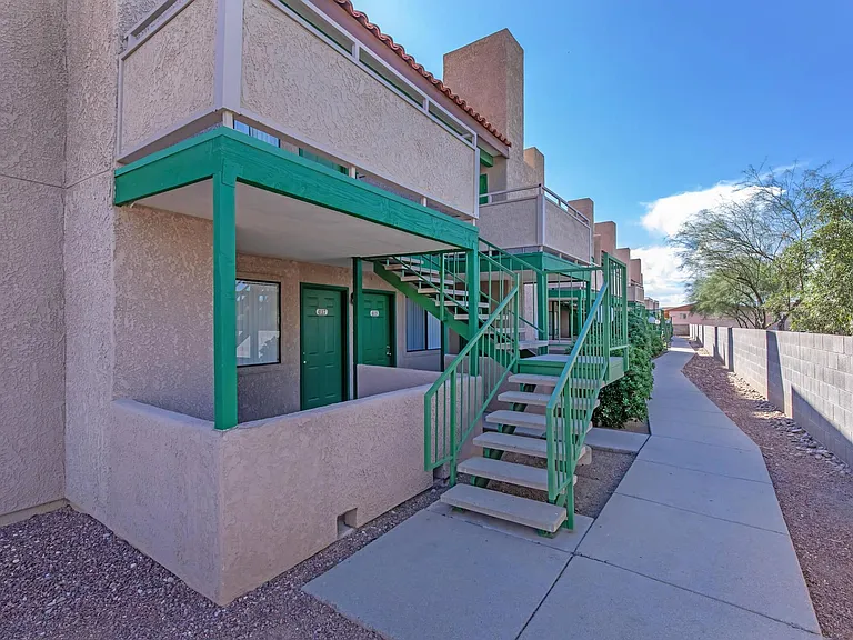 Broadmoor Apartments — Photo 18