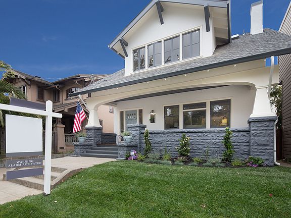 Visit www.1307ElCentro.com