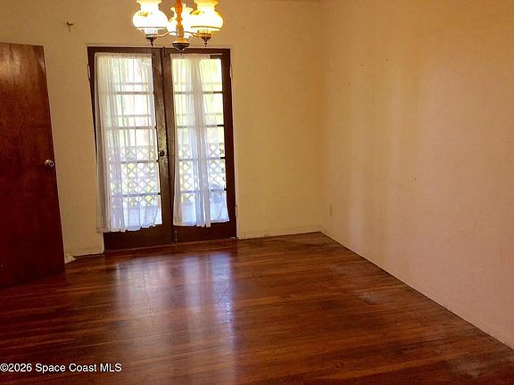 2nd image of 511 E Melbourne Ave