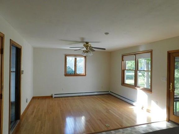 5th image of 12 Willowdale Dr