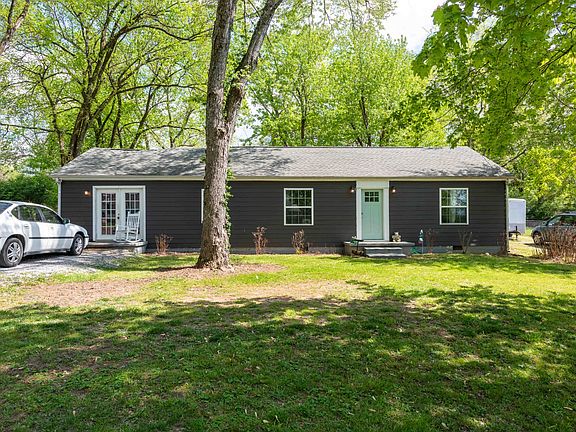 5th image of 220 Morton Ave