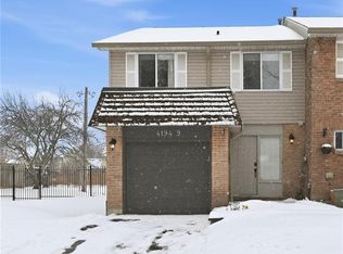 4194 Longmoor Dr #9, Burlington, ON L7L 5E3