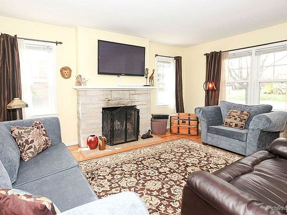 002_Living Room