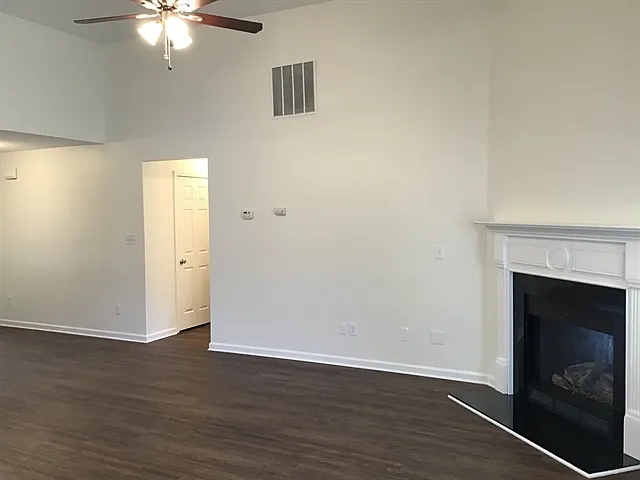 3 bed, 2.0 bath, 1646 sqft, $2,250 — Photo 4
