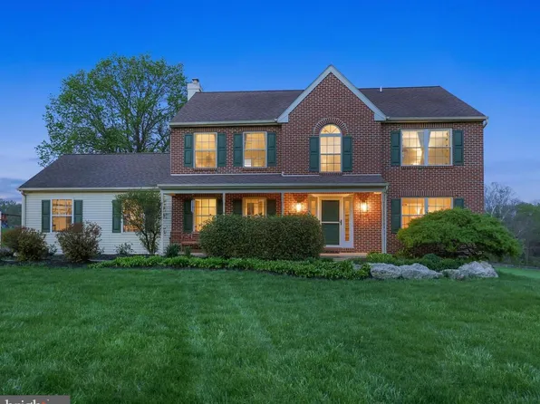 7 E Hunter Creek Ln, West Grove, PA 19390