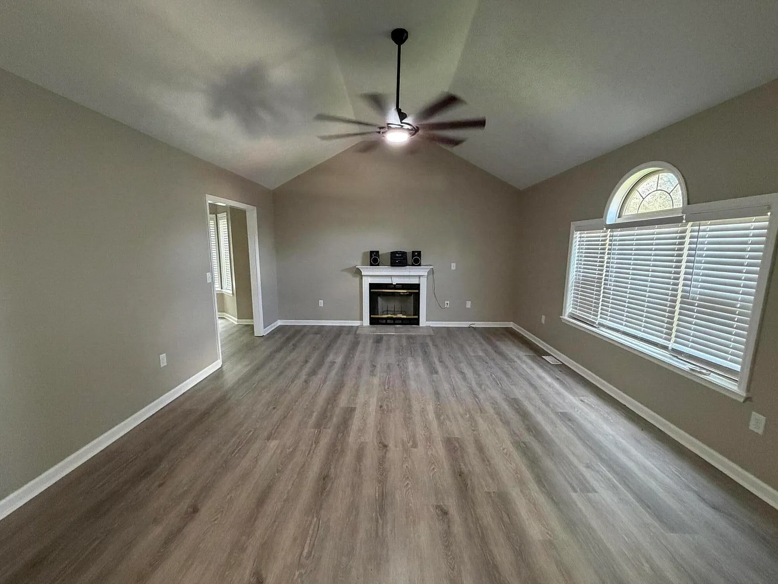3 bed, 2.0 bath, 1614 sqft, $1,850 — Photo 2