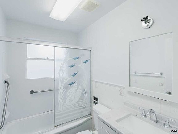 5th image of 1329 Queen Ave SW