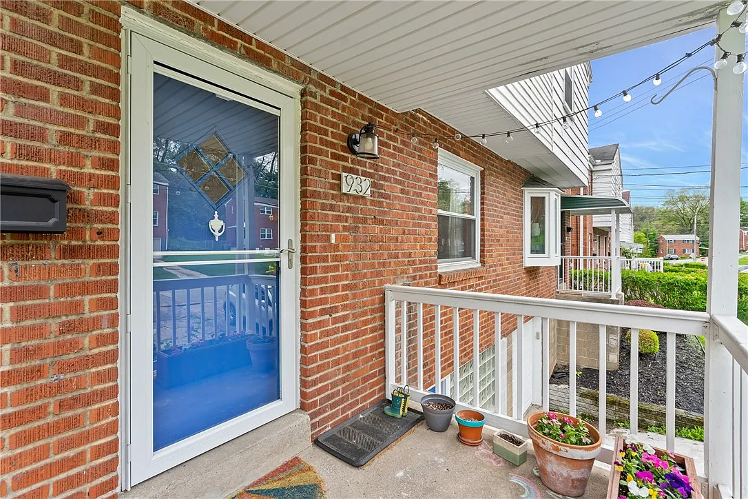 932 Millerdale St photo 1
