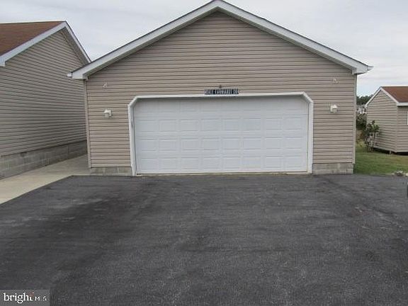 3rd image of 211 Fernwood Dr