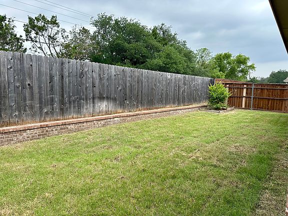 2nd image of 1409 Lauren Ln