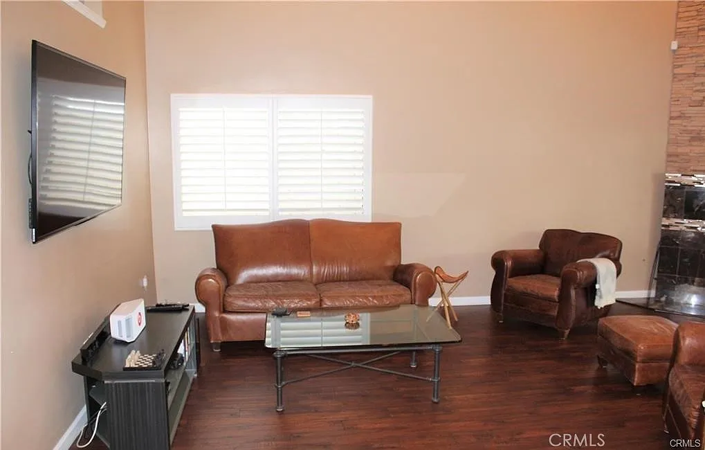 3 bed, 2031 sqft, $4,900 — Photo 4