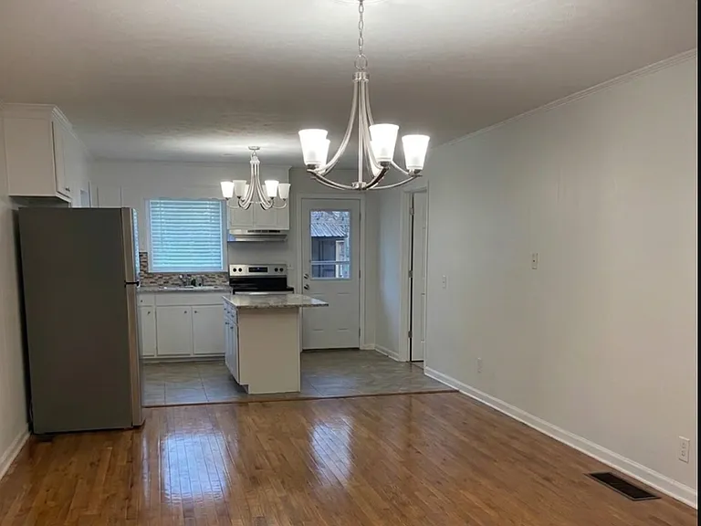 106 Lyon Ave — Photo 4