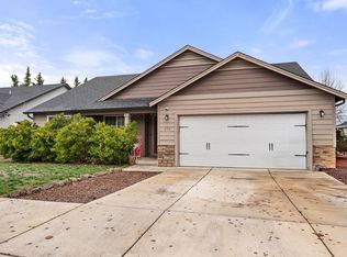 545 N Heights Dr, Eagle Point, OR 97524