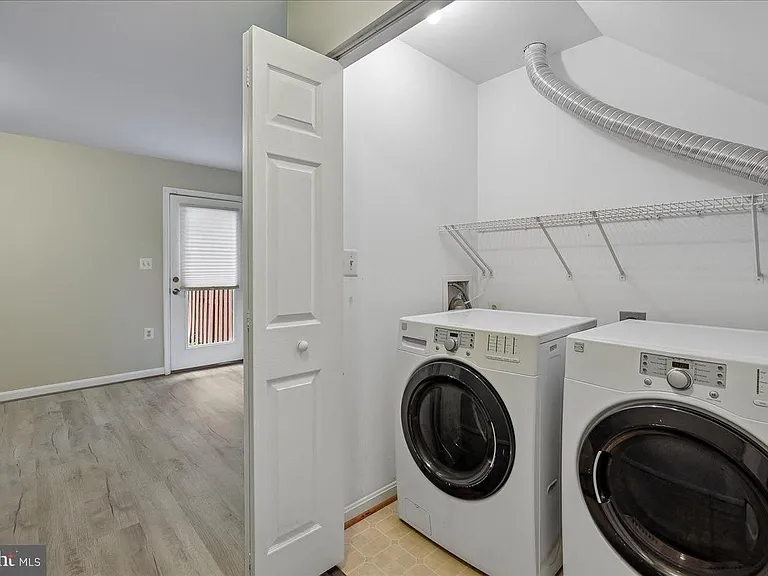 104 Frazer Dr — Photo 37