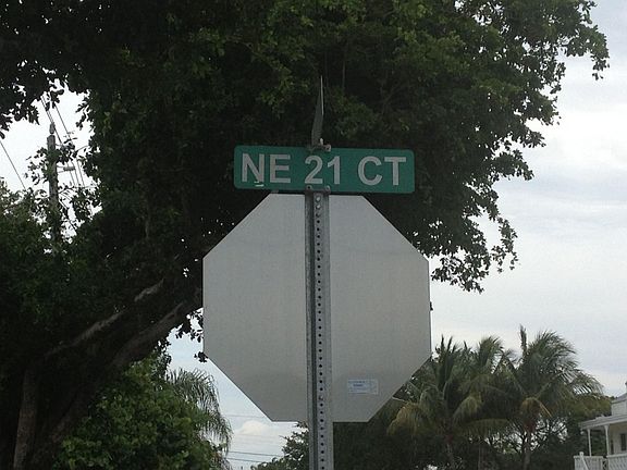 5th image of 400 NE 21st Ct