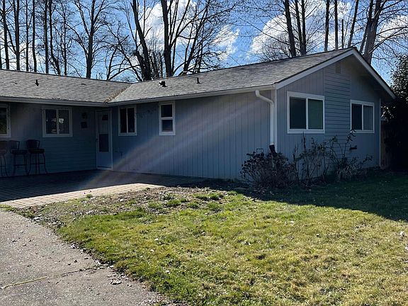 2nd image of 3036 Greendale Dr SE