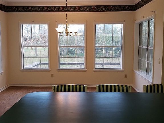 5th image of 682 Brookwood Dr