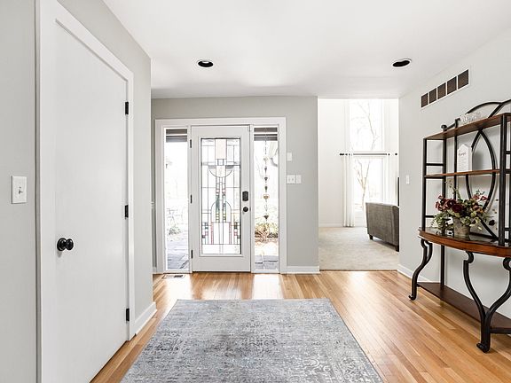5th image of 8501 N Illinois St