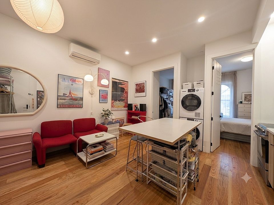 2nd image of 1823 Woodbine St #3C