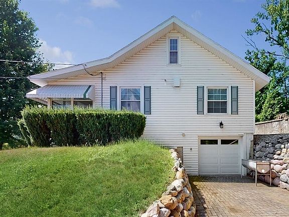2nd image of 1014 Shabbona Dr