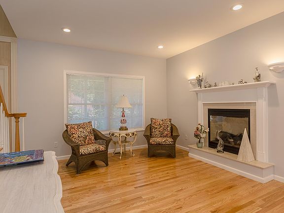 4th image of 27 Pine St