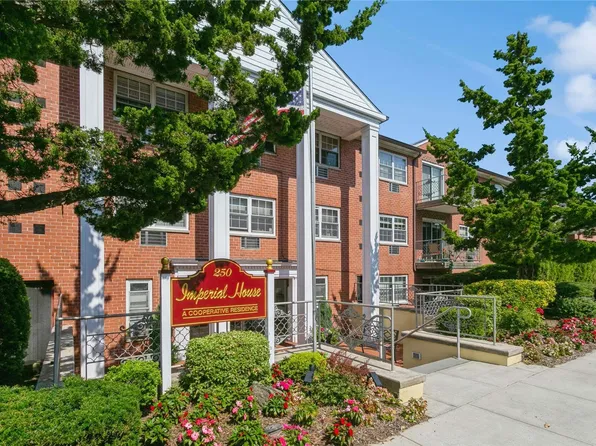 250 North Village #B5, Rockville Centre, NY 11570