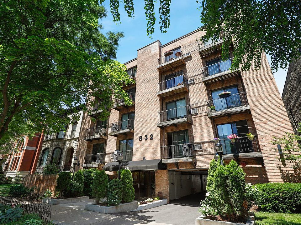 1st image of 832 W Oakdale Ave APT 3B