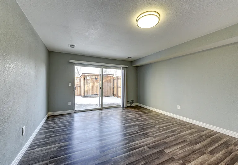 1075 Sir Galahad Dr — Photo 8
