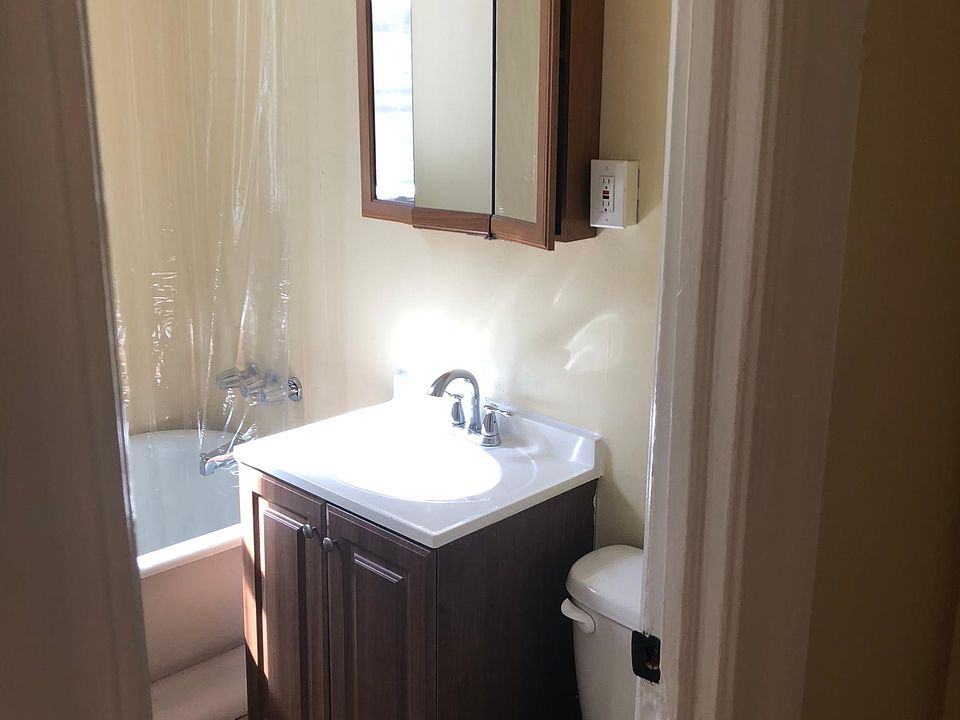2nd image of 355 Danforth Ave APT 2
