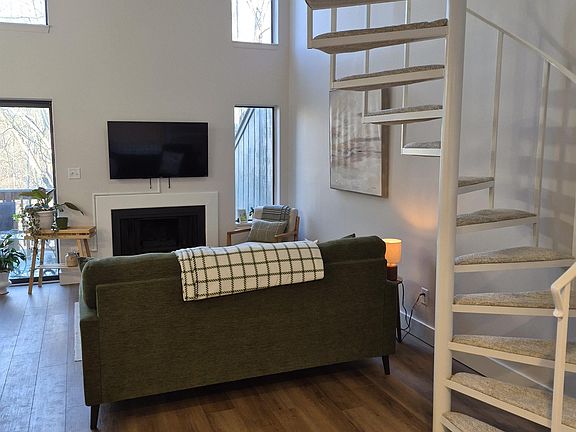 4th image of 9008 S Pointe Ridge Ln