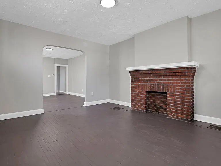 791-793 E Starr Ave — Photo 10