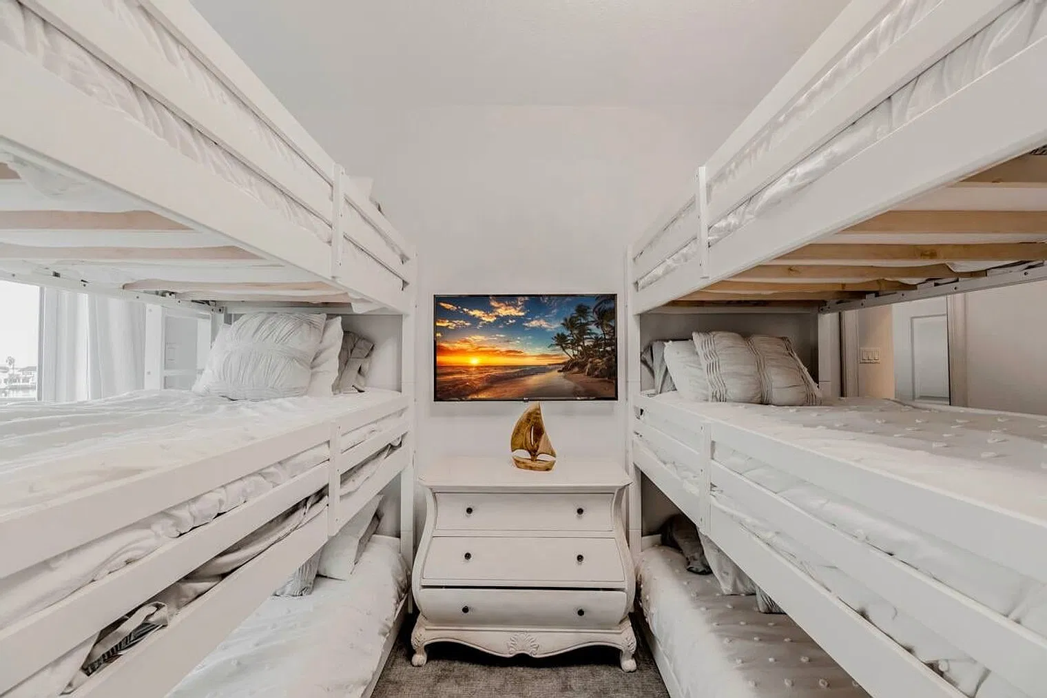 3 bed, 3.0 bath, $6,599 — Photo 4
