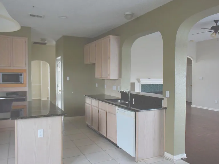 901 Carnegie Ct — Photo 4