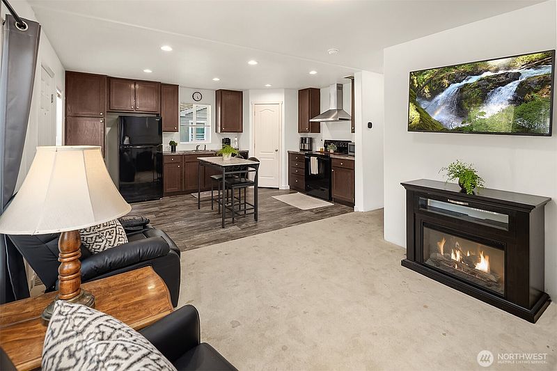4th image of 23418 Pearce Way
