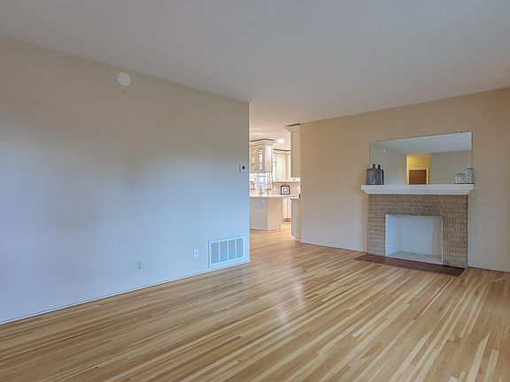 5th image of 2924 Palomas Dr NE