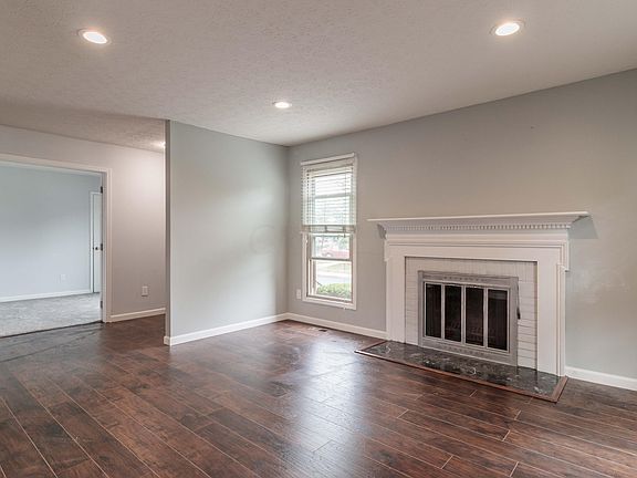 3rd image of 5273 Meadowknoll Ln